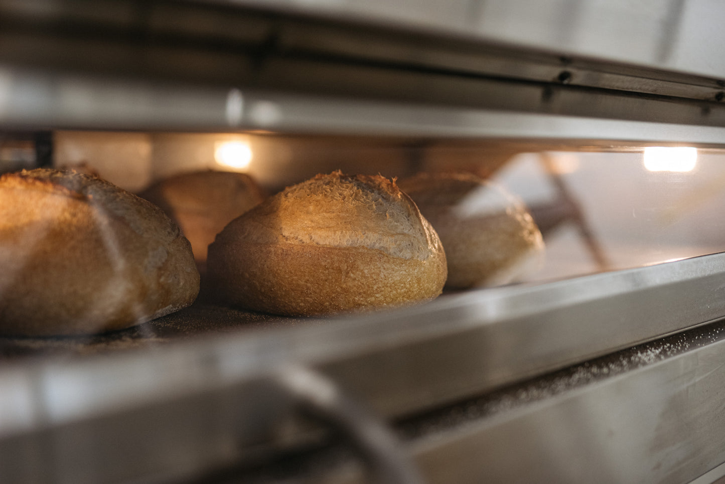 FÉLBARNA KOVÁSZOS KENYÉR